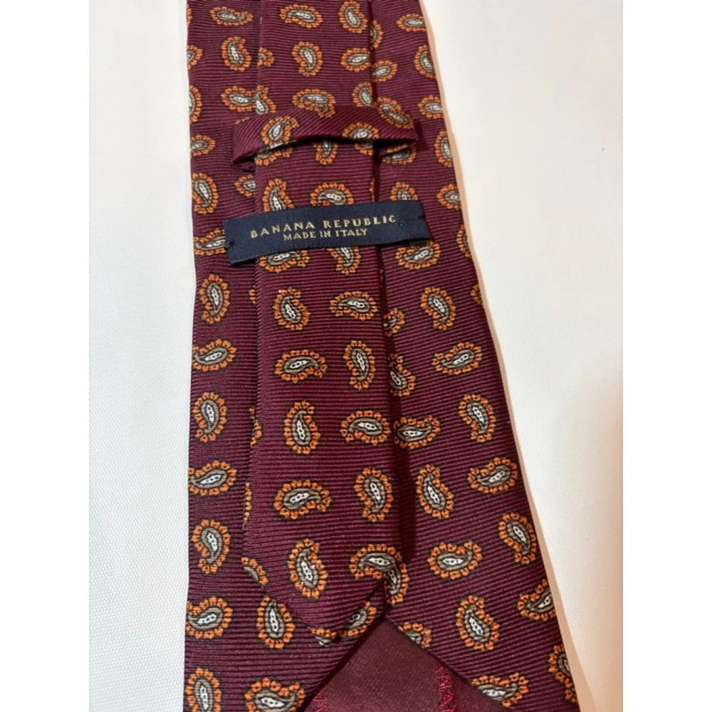 Banana Republic Silk Tie Burgundy Paisley Italy Classic Mens Necktie